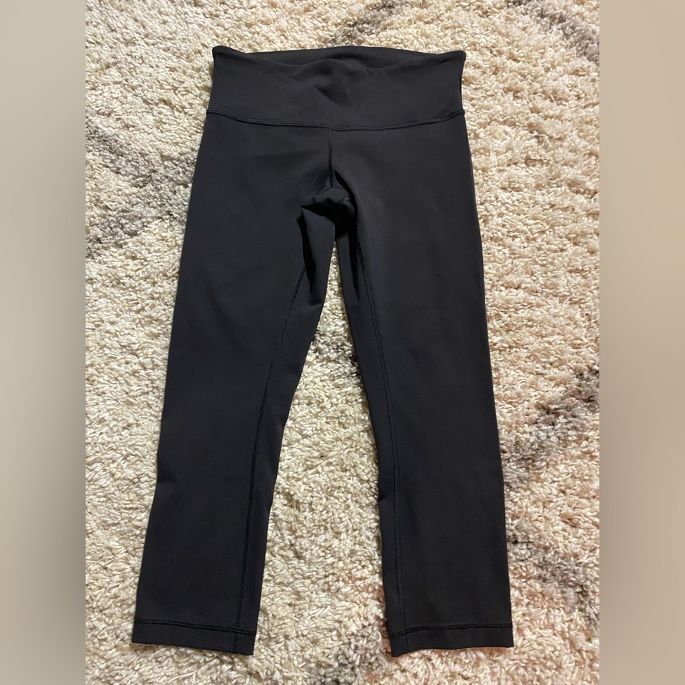 4059 -EUC 🍋 Lululemon Wunder Under Crop III Full-On Luxtreme 21"
Black